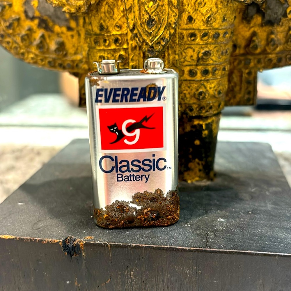 Vintage 9v ever ready, black cat battery display only